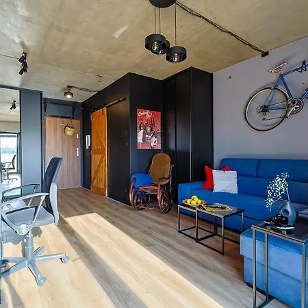 Retro Active, W Centrum, Przy Kampusie